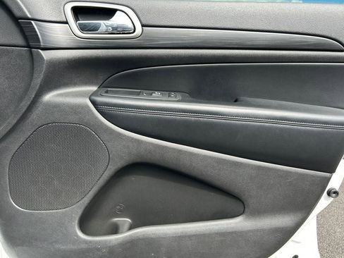 Used 2020 Jeep Grand Cherokee Altitude image 25