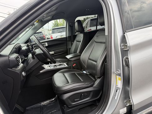 Certified 2023 Ford Explorer XLT w/ Equipment Group 202A AWD/4WD image 13