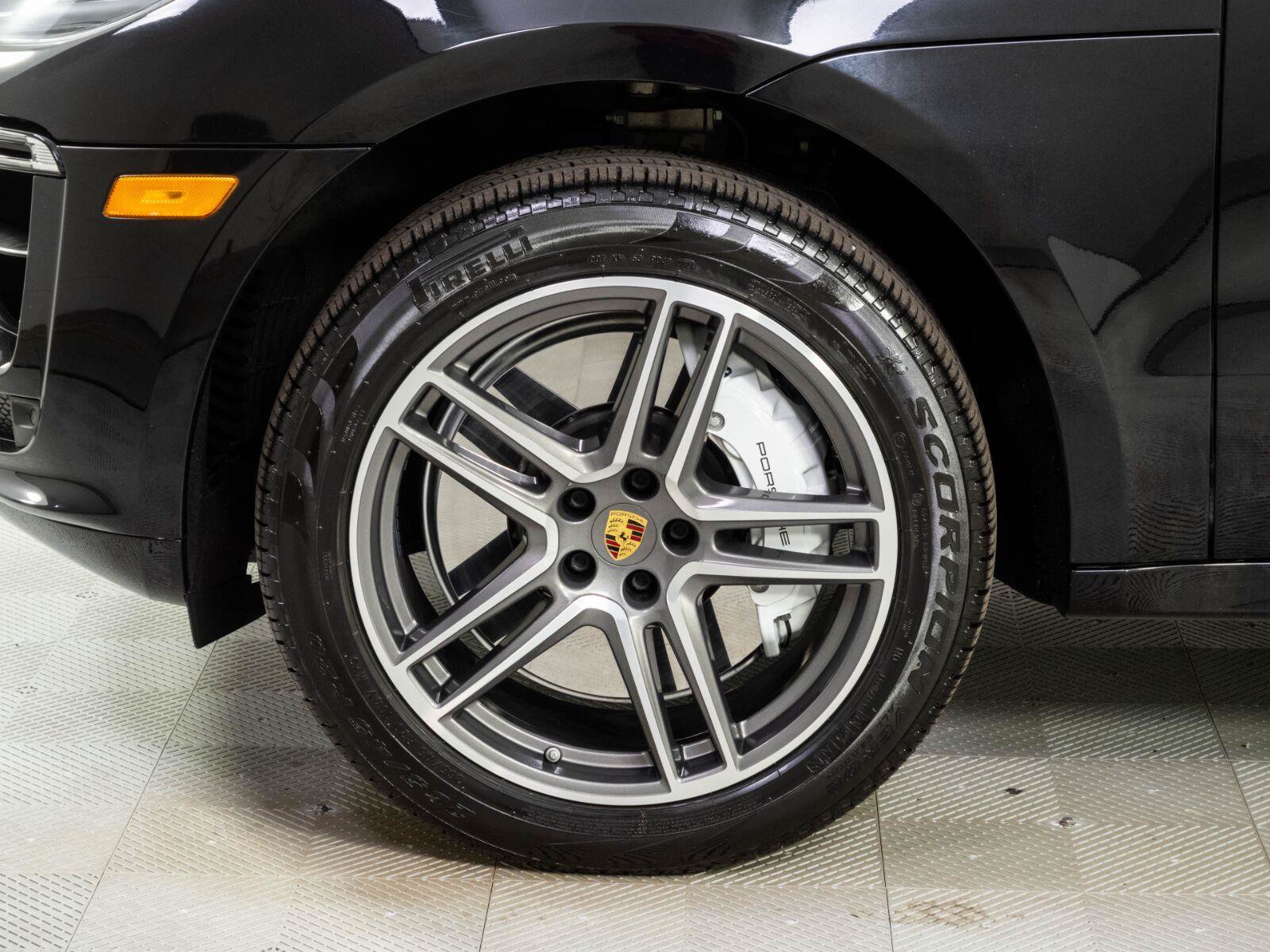 Used 2021 Porsche Macan Turbo AWD/4WD image 38