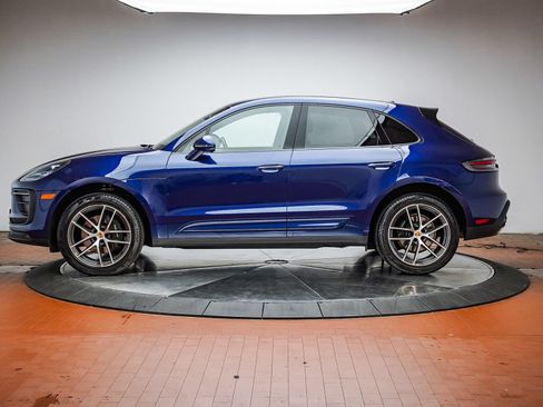 Certified 2025 Porsche Macan AWD/4WD image 2