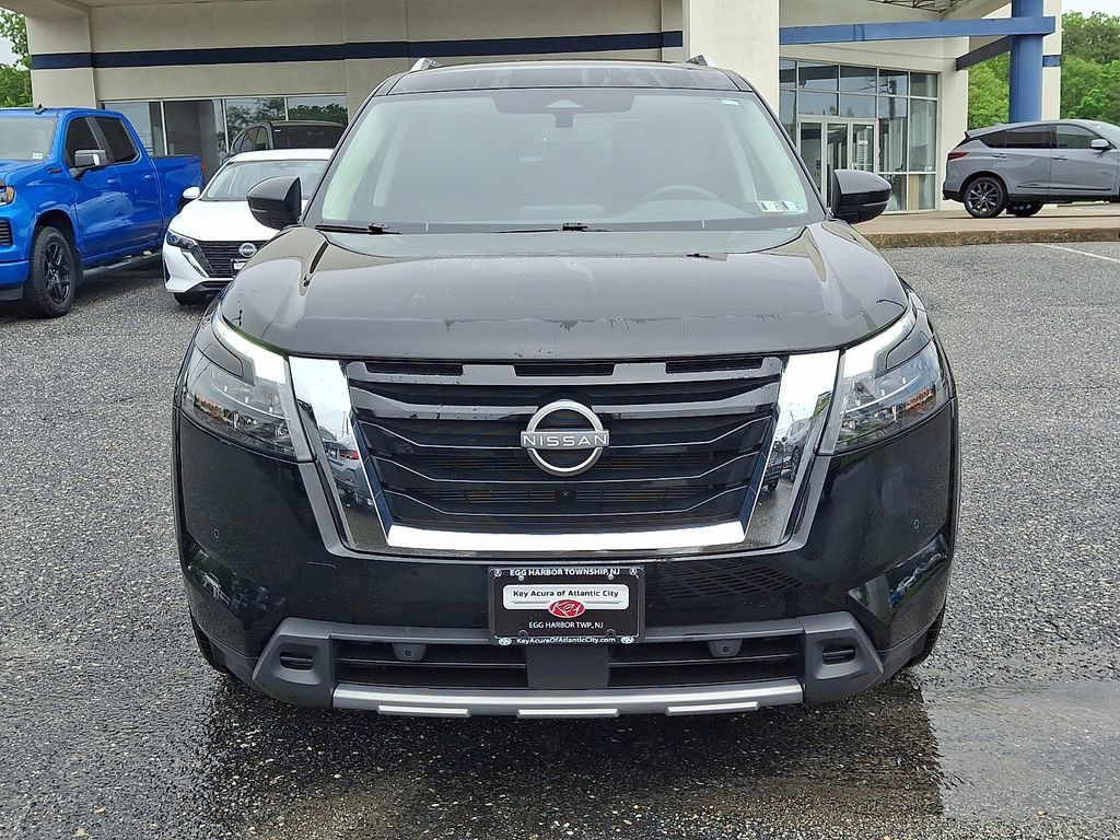 Used 2025 Nissan Pathfinder SL AWD/4WD image 2