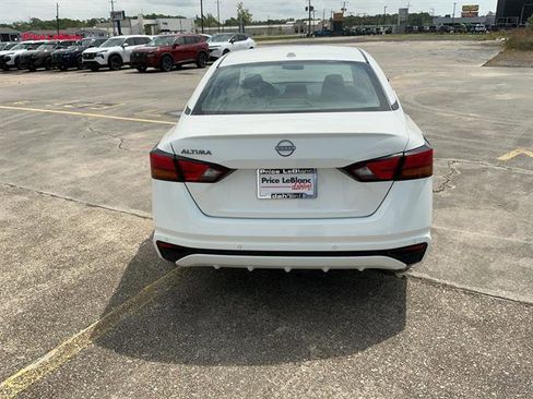Used 2025 Nissan Altima 2.5 S image 5