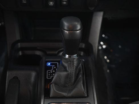 Used 2018 Toyota Tacoma TRD Sport image 21