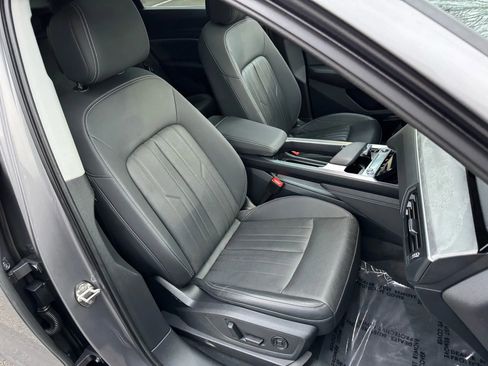Used 2021 Audi e-tron Premium Plus w/ Premium Plus Package image 24
