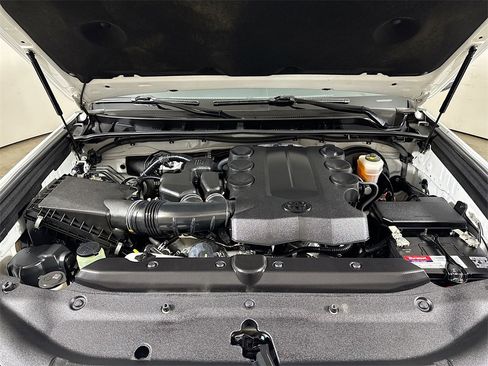 Used 2018 Toyota 4Runner SR5 image 27