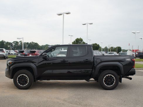 Used 2024 Toyota Tacoma TRD Off-Road w/ TRD Off Road Premium Package AWD/4WD image 13