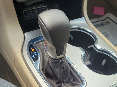 Used 2018 Jeep Grand Cherokee Overland AWD/4WD image 26