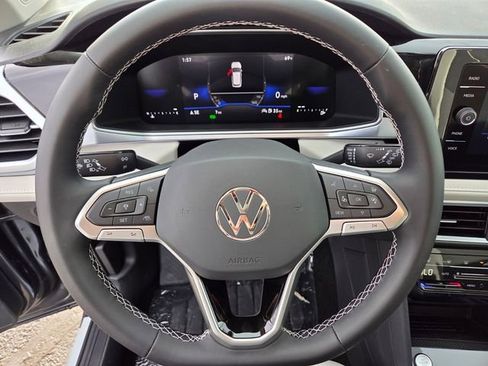 New 2026 Volkswagen Taos SE image 11