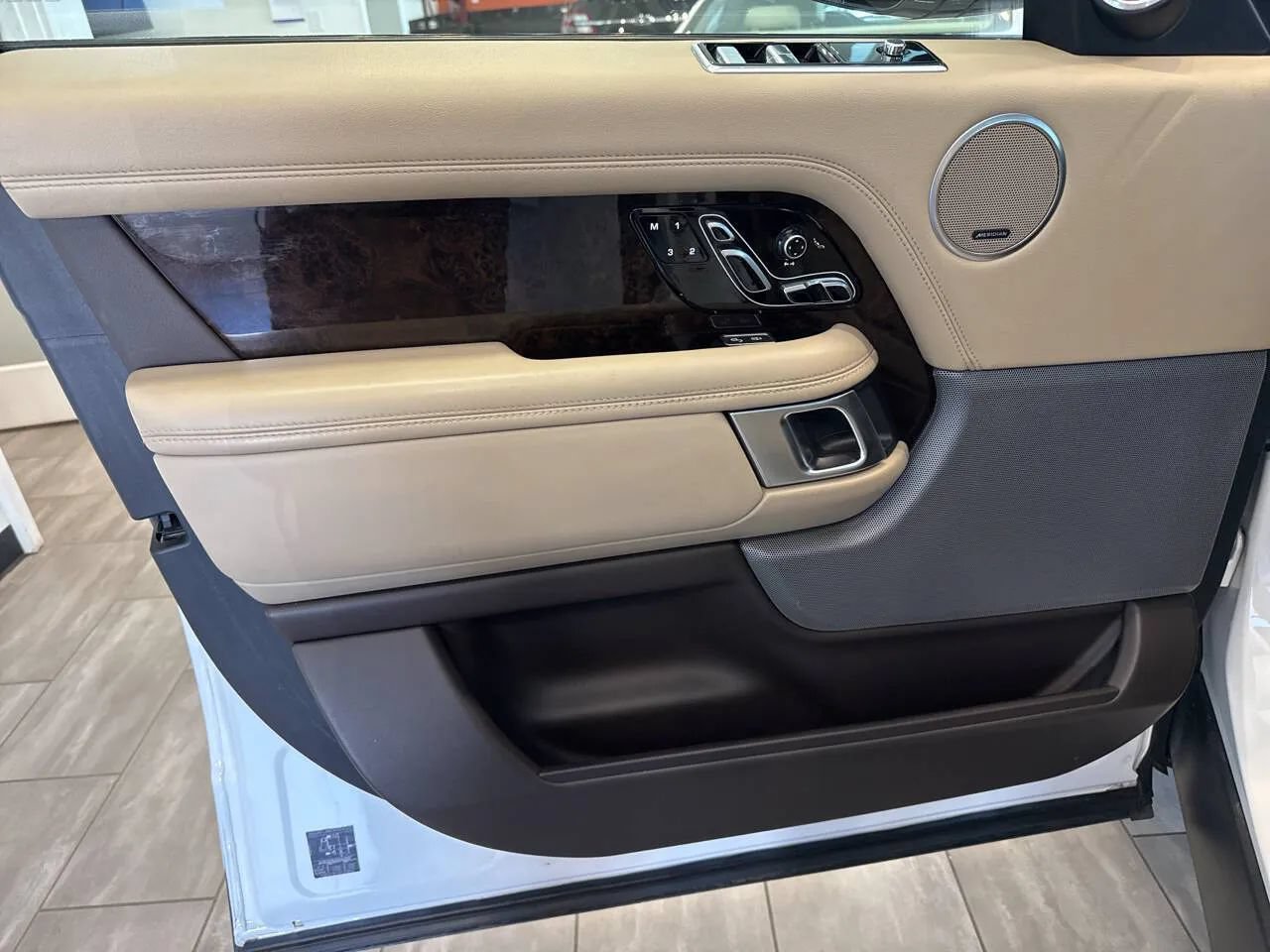 Used 2018 Land Rover Range Rover HSE AWD/4WD image 18