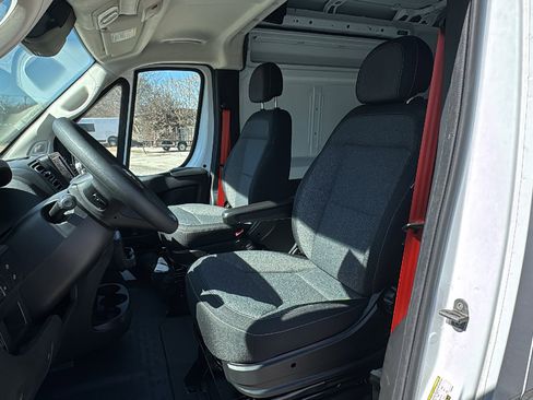 Used 2025 RAM ProMaster 2500 w/ Convenience Group image 13
