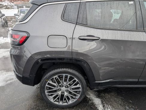 Used 2022 Jeep Compass Limited w/ Elite Group image 8