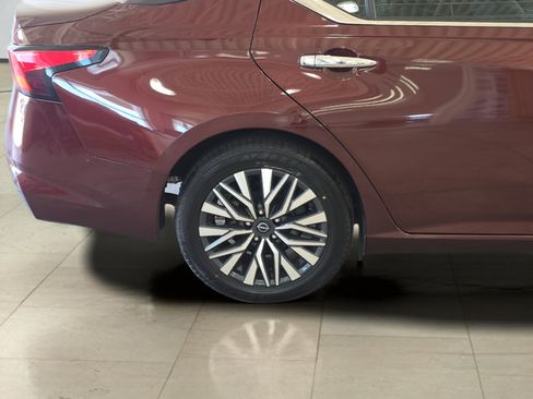 Used 2024 Nissan Altima 2.5 SV FWD image 29