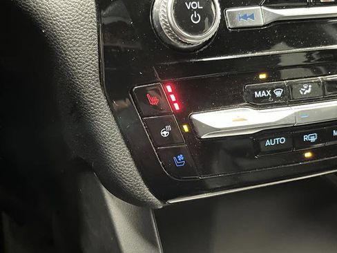 Used 2023 Ford Explorer Limited image 8