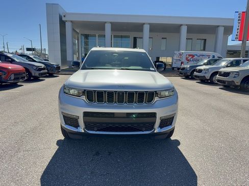 Used 2023 Jeep Grand Cherokee L Limited w/ Luxury Tech Group II image 3