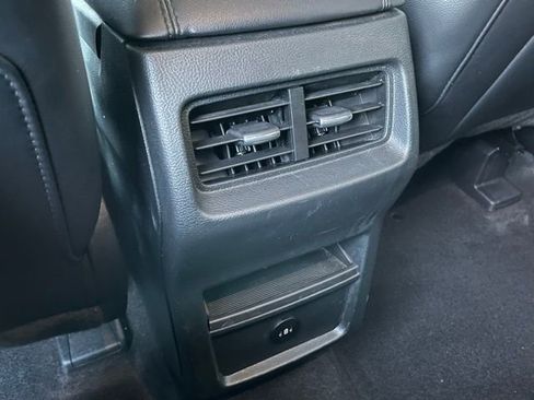 Used 2024 Ford Edge SEL image 25