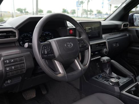 Used 2025 Toyota Tacoma TRD Off-Road AWD/4WD image 15