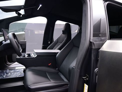 Used 2024 Tesla Cybertruck AWD Crew Cab image 8