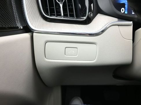 Used 2023 Volvo XC60 B5 Plus AWD/4WD image 29