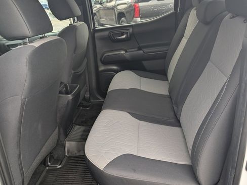 Used 2022 Toyota Tacoma TRD Off-Road image 15