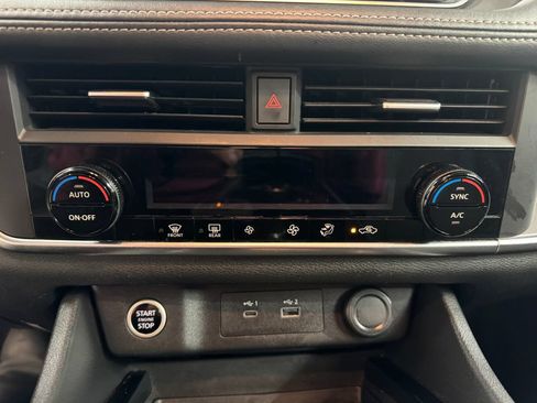 Used 2023 Nissan Rogue SV AWD/4WD image 30