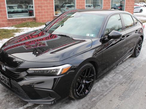 Used 2023 Honda Civic Sport image 2