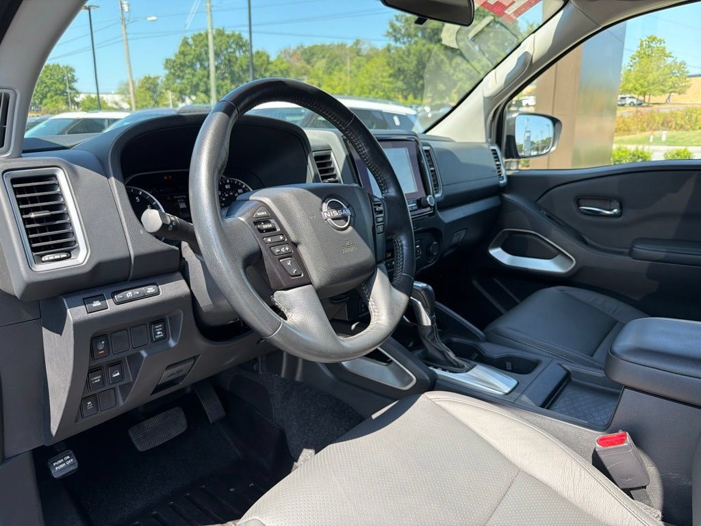 Used 2022 Nissan Frontier SV AWD/4WD image 14