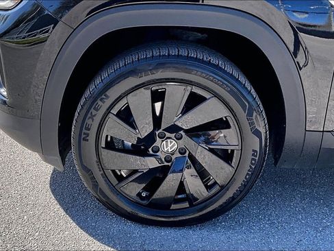 Certified 2024 Volkswagen Atlas Cross Sport SE w/ Panoramic Sunroof Package image 13