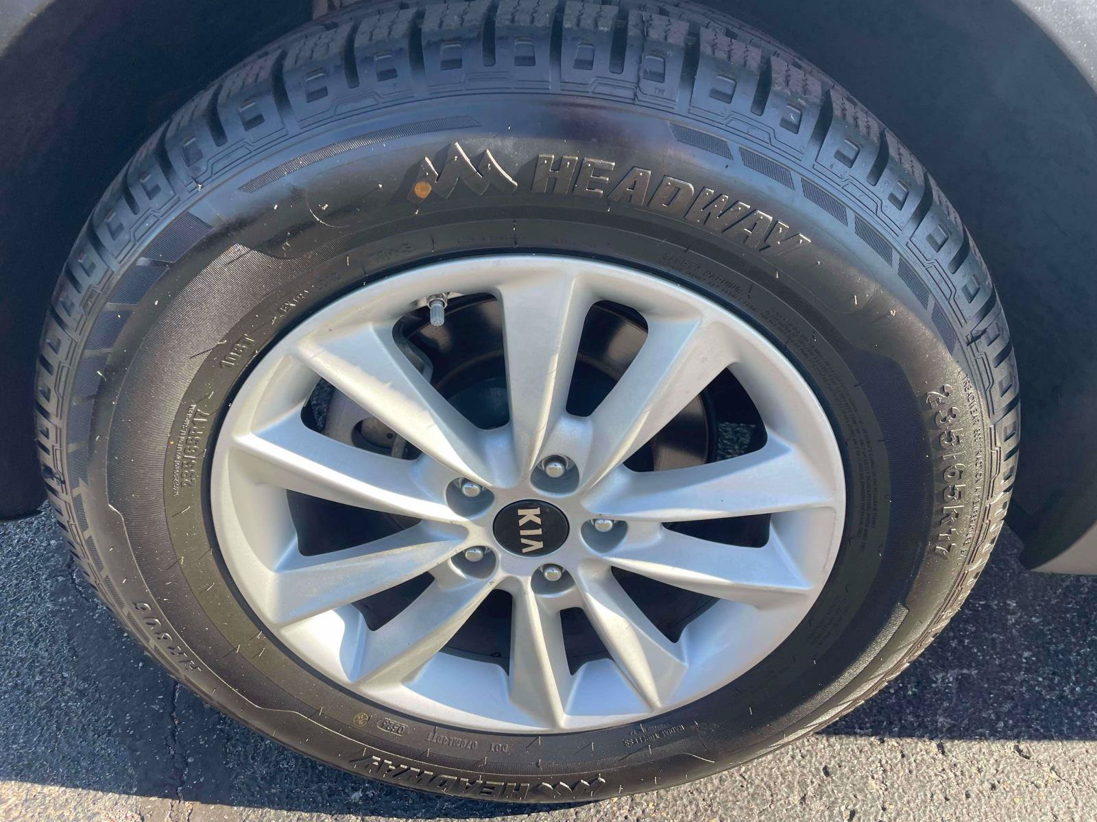 Used 2019 Kia Sorento AWD V6 image 9