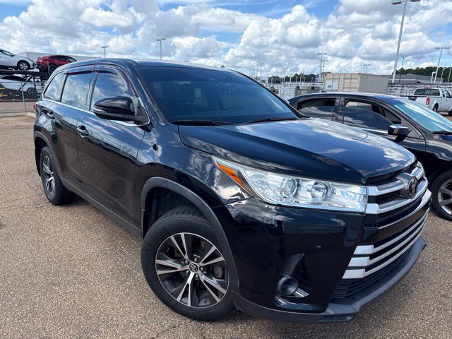 Used 2019 Toyota Highlander LE FWD image 3