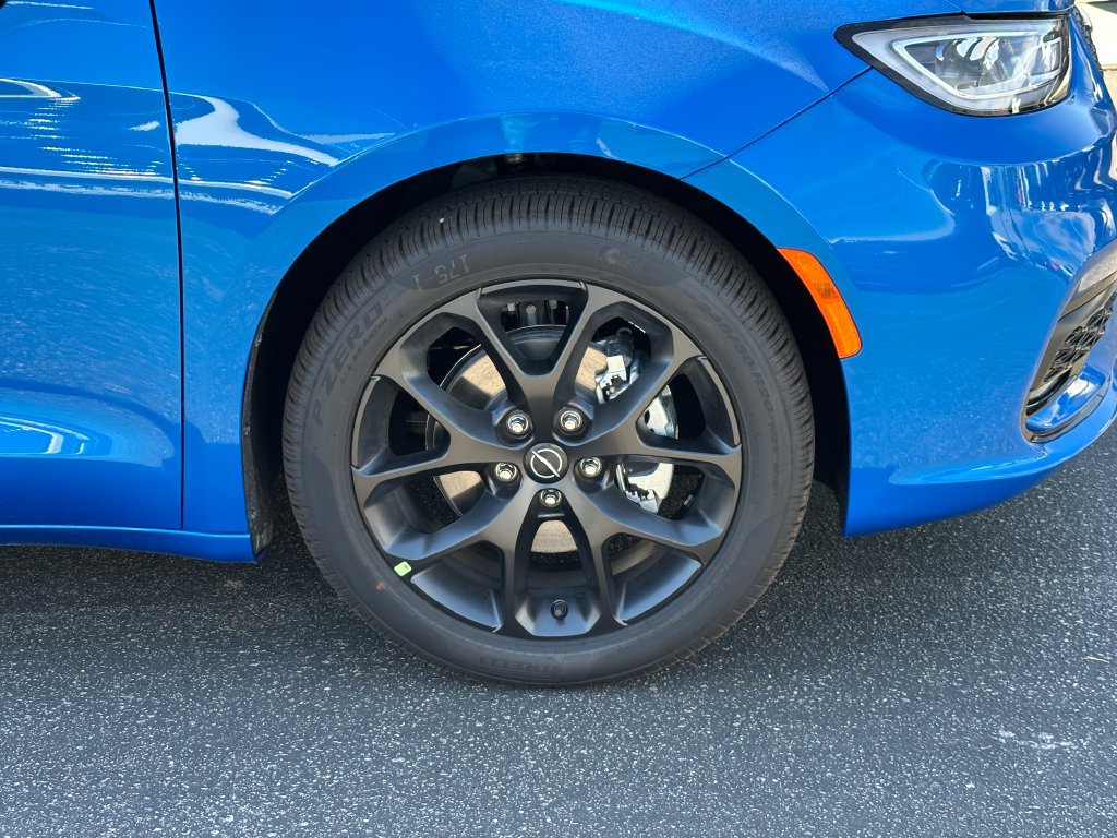 New 2026 Chrysler Pacifica Select w/ S Appearance Package FWD image 13