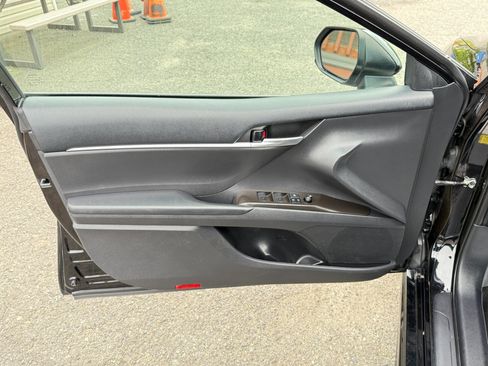 Used 2021 Toyota Camry SE image 16