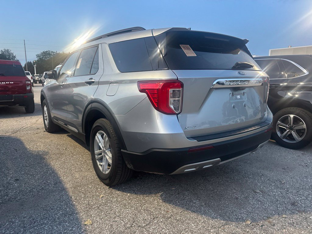 Used 2024 Ford Explorer XLT w/ Equipment Group 202A AWD/4WD image 2