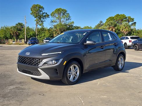 Used 2023 Hyundai Kona SE image 4