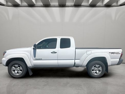 Used 2015 Toyota Tacoma 4x4 Access Cab V6 w/ TRD Off-Road Package image 2