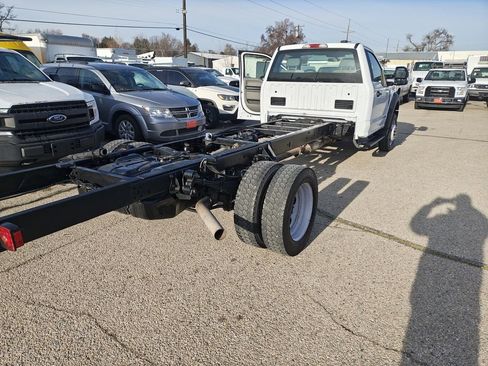 Used 2021 Ford F550 image 2
