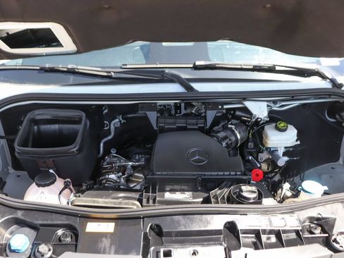 Used 2025 Mercedes-Benz Sprinter 2500 image 15