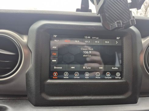 Used 2020 Jeep Gladiator Sport w/ Quick Order Package 24S image 19