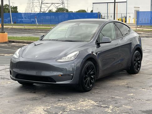 Used 2022 Tesla Model Y Long Range AWD/4WD image 5