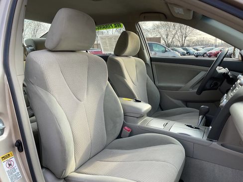 Used 2010 Toyota Camry LE image 33