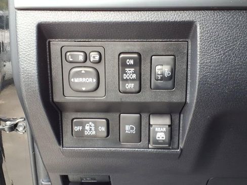 Used 2020 Toyota Tundra Platinum image 28