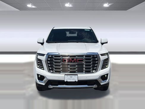 Used 2025 GMC Yukon XL Denali AWD/4WD image 5