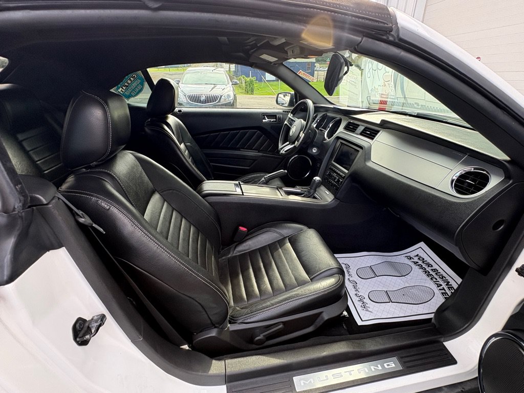 Used 2010 Ford Mustang GT Premium RWD image 12