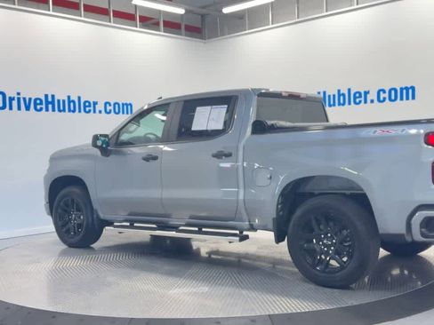 Used 2025 Chevrolet Silverado 1500 Custom image 9