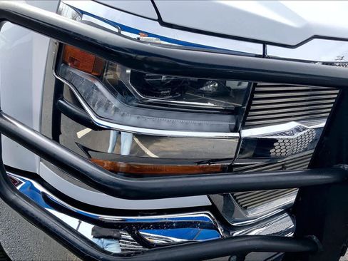 Used 2018 Chevrolet Silverado 1500 LT w/ Texas Edition image 28