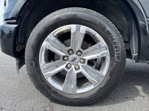 Used 2017 Ford F150 Platinum w/ Equipment Group 701A Luxury image 7