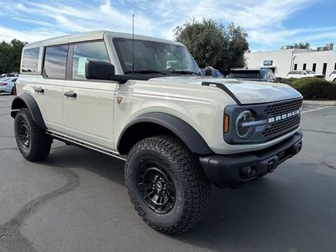 New 2026 Ford Bronco Badlands w/ Sasquatch Package image 2