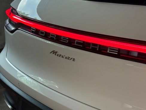 Used 2023 Porsche Macan AWD/4WD image 13