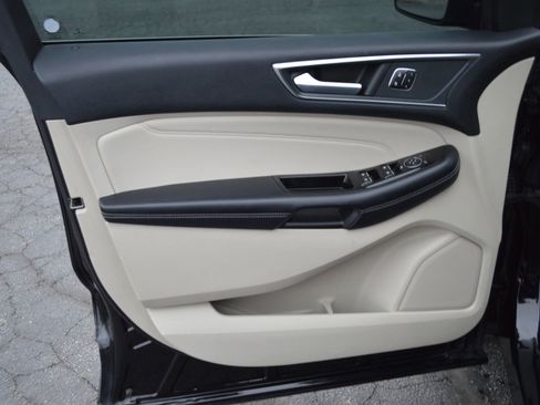 Used 2018 Ford Edge Titanium image 15