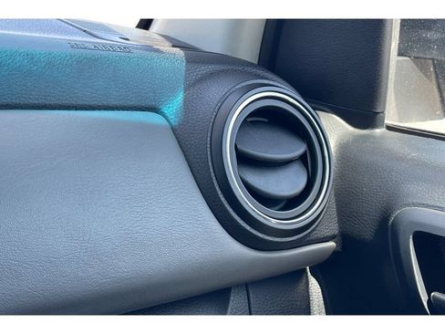 Used 2018 Toyota Tacoma SR5 RWD image 29