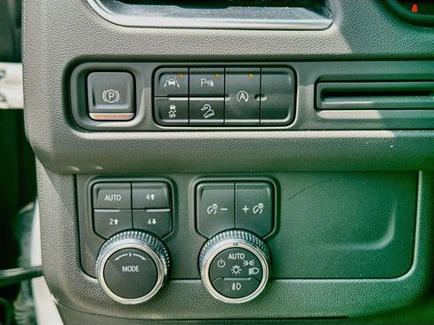 Used 2023 GMC Yukon XL AT4 AWD/4WD image 22